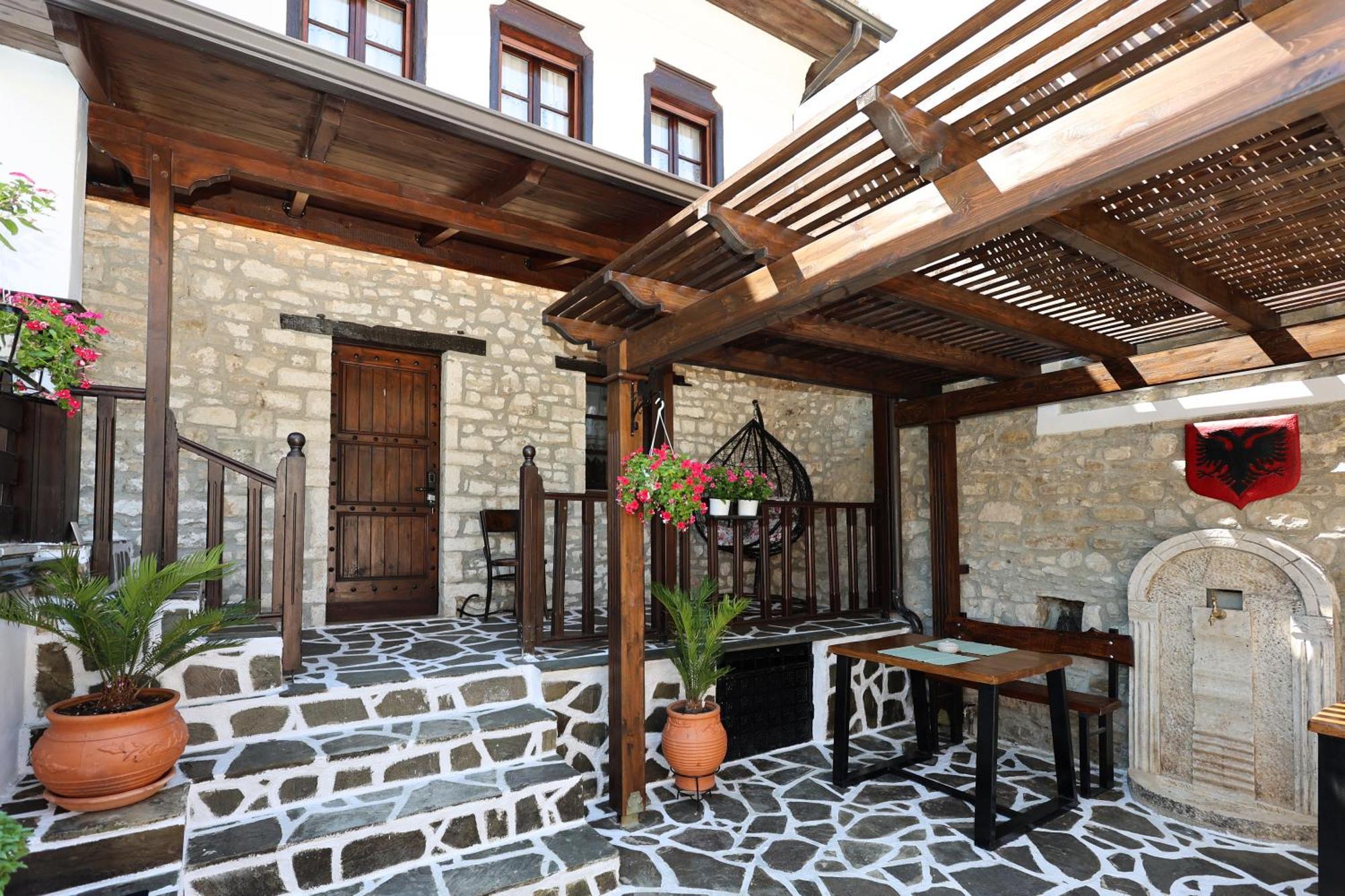 Ador Boutique Hotel Berat Exterior foto
