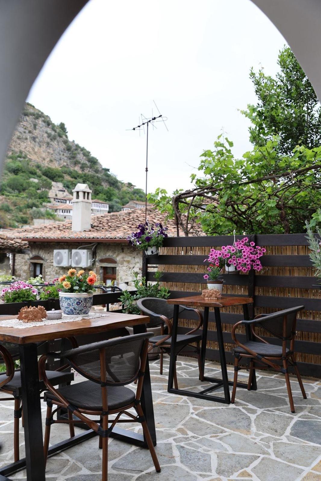 Ador Boutique Hotel Berat Exterior foto